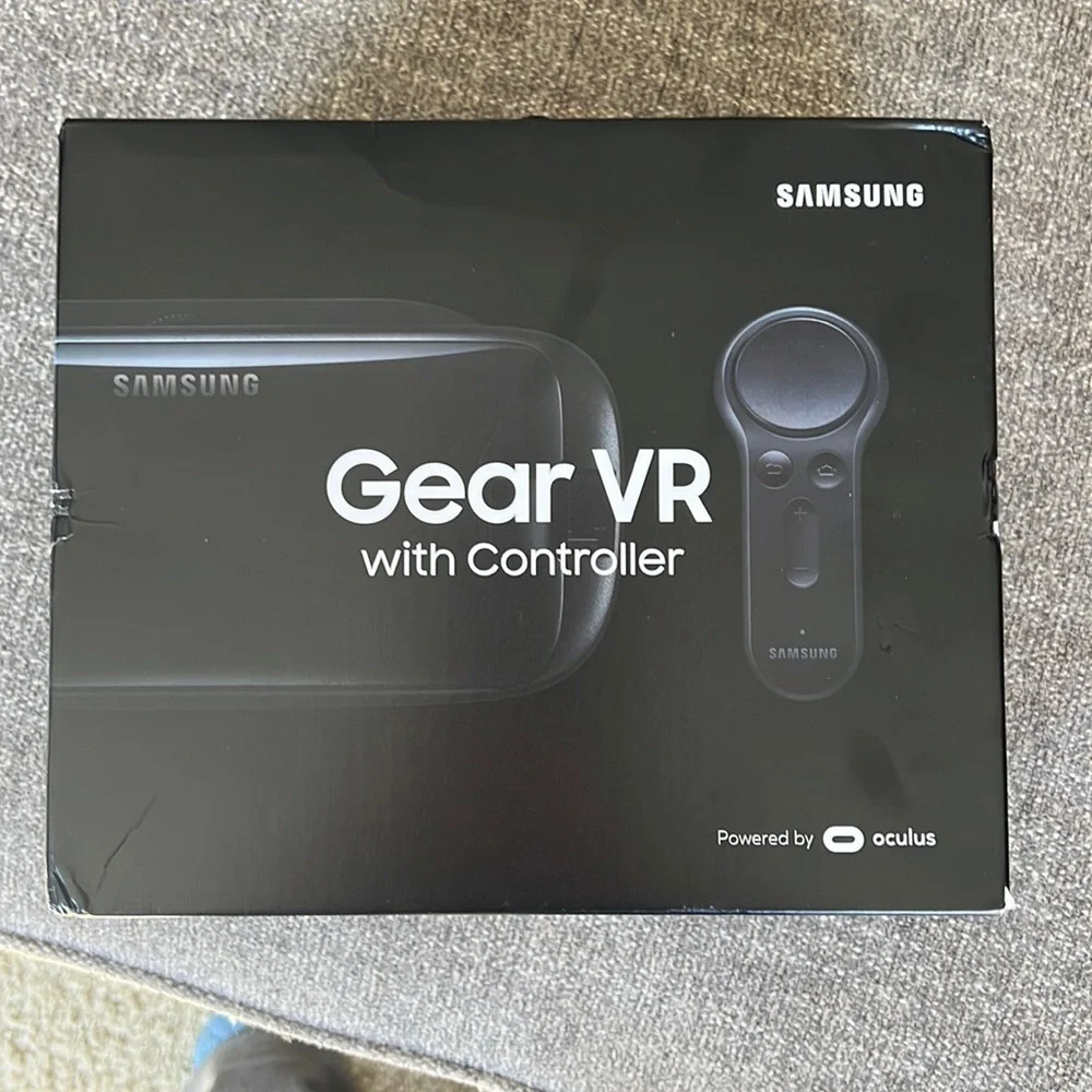 New in box Oculus Gear VR with controller - Samsung